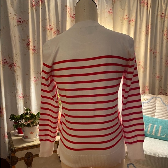 LOVE Sweater - Picture 2 of 4